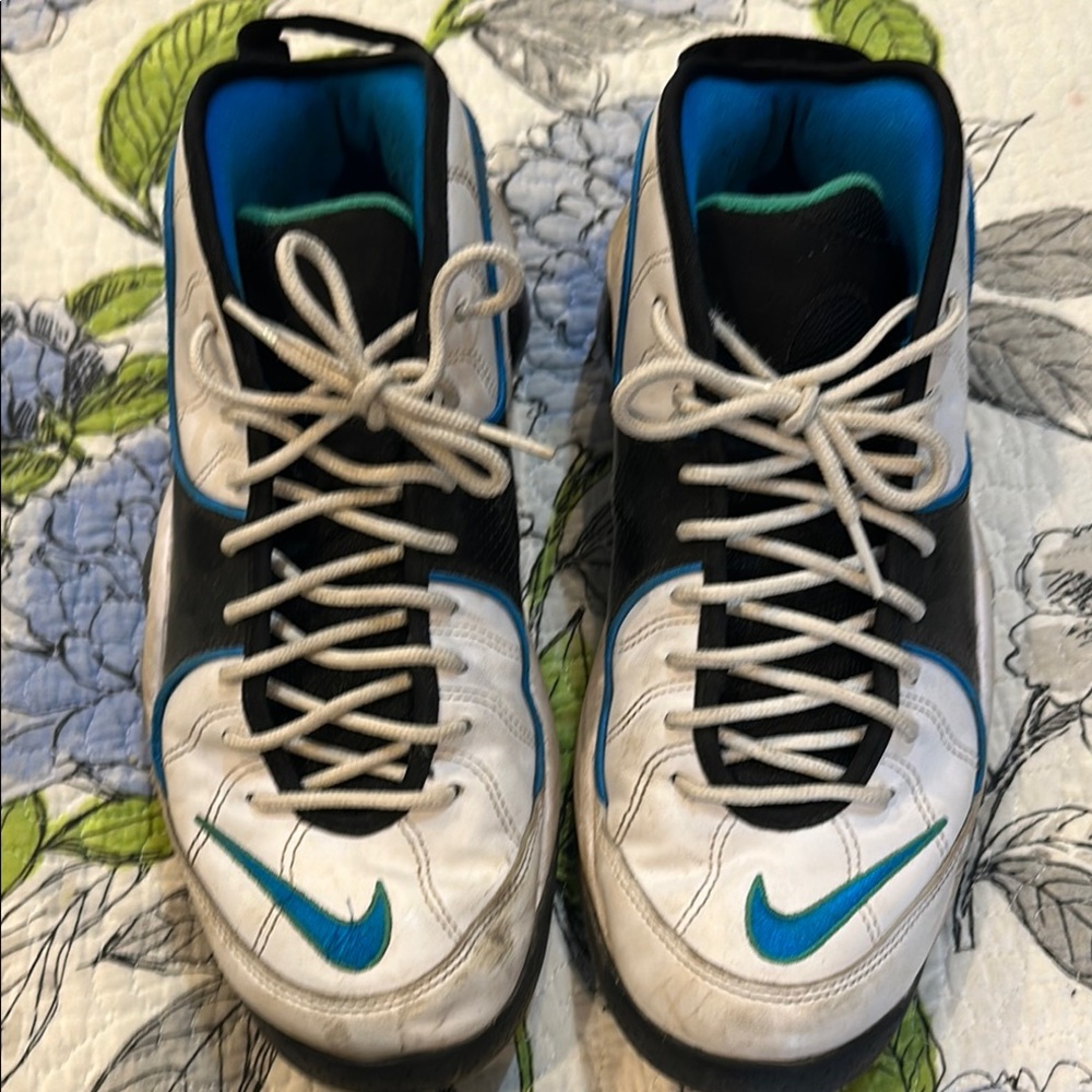 Nike White and Black Sneakers with Blue Accents